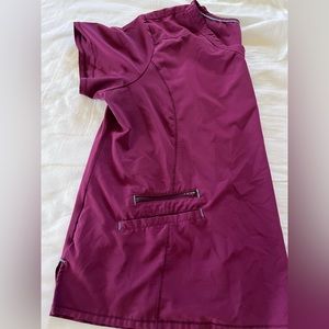 Scrubstar raspberry top